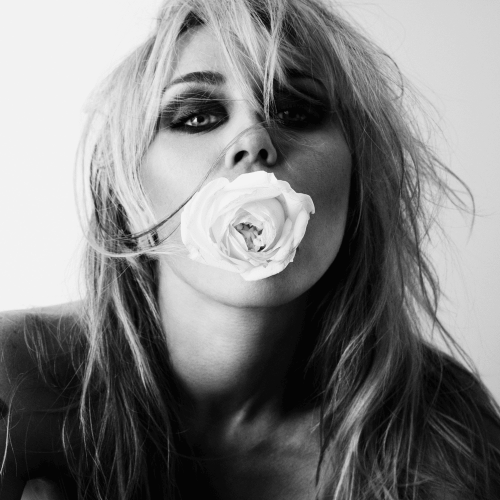 Miley Cyrus | Bass persuades - Cassette